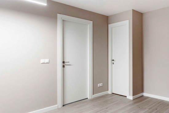 покраска стен, замена дверей, укладка ламината